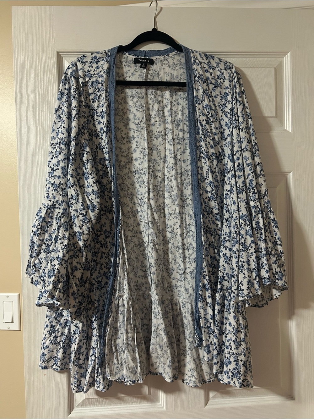 torrid White and Blue Floral Open-Front Kimono